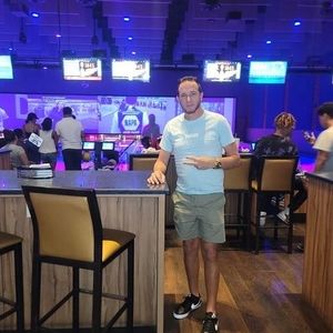 Meet your Posher, Adriel